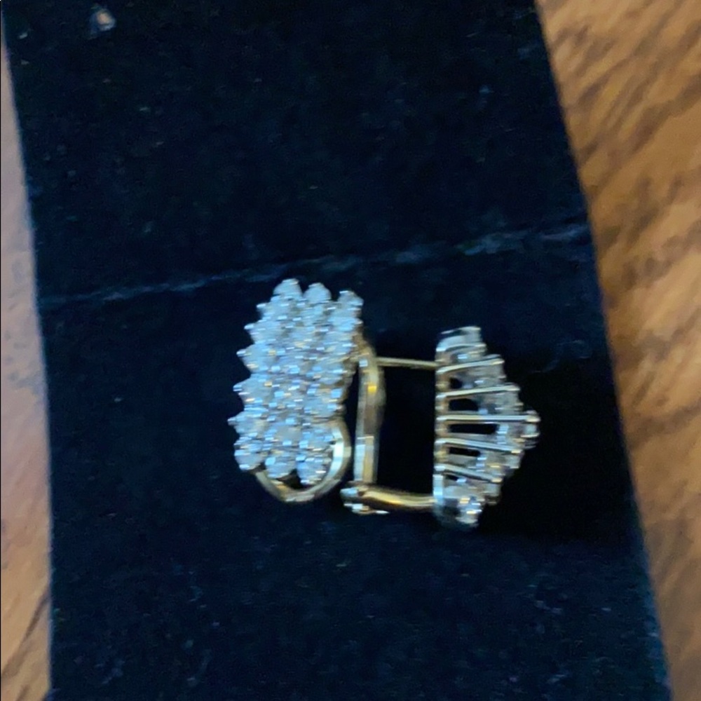 Diamonds earring PRICE FIRM❤️ - Picture 5 of 6